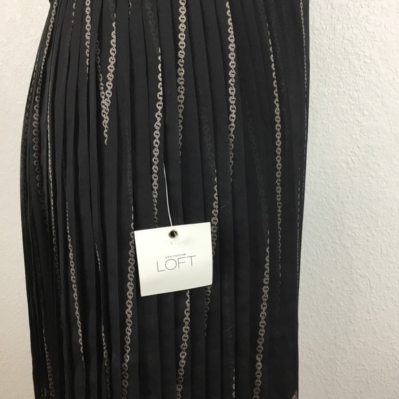 𝅺Ann Taylor Loft Black Knife Pleated Dress Size 4 NWT $99 - Picture 3 of 7